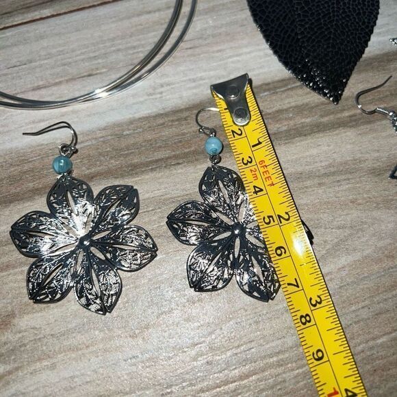 Earrings women’s lot of 5 pairs all silver tone large hoops and dangles all nwot - Picture 11 of 11